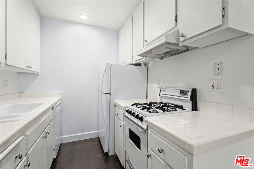 2311 4th Street 220 Property Photo 3