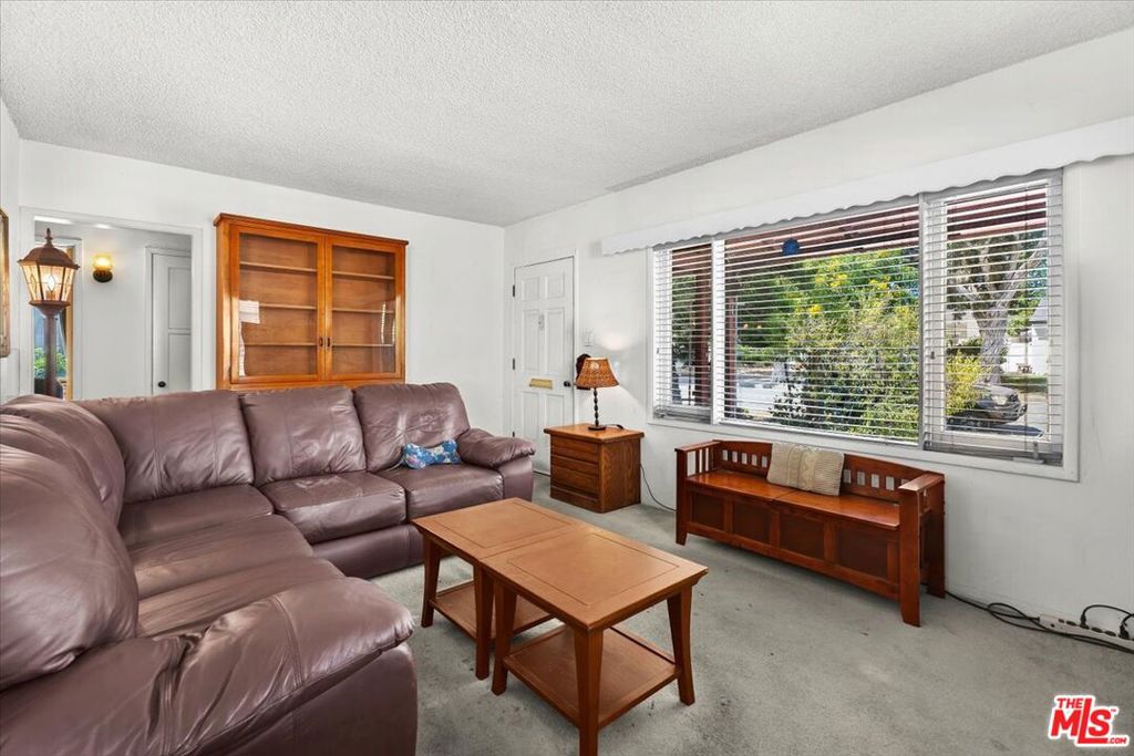 720 N Pass Avenue Property Photo 4