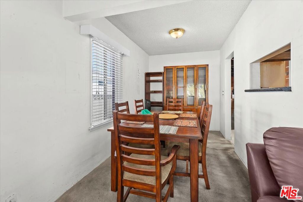 720 N Pass Avenue Property Photo 7