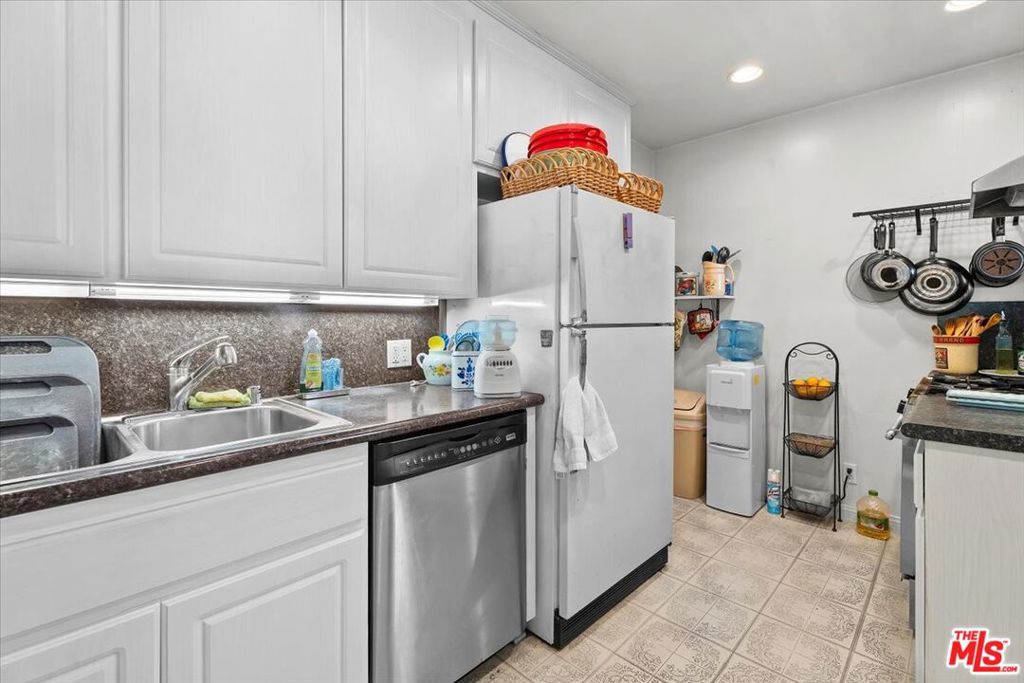 720 N Pass Avenue Property Photo 8