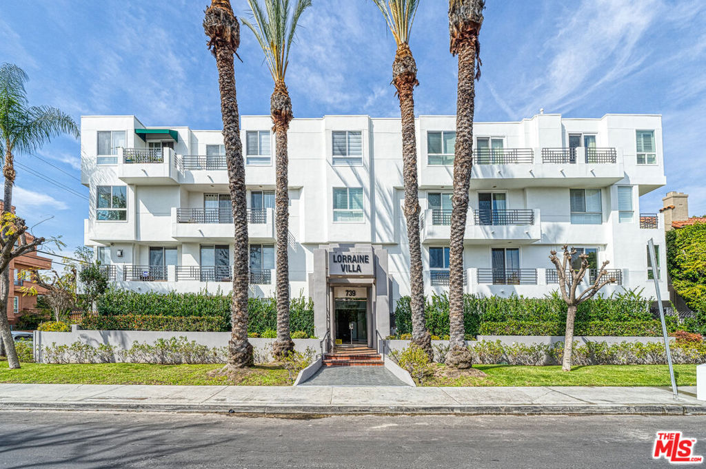 739 Lorraine Boulevard 402 Property Photo 2