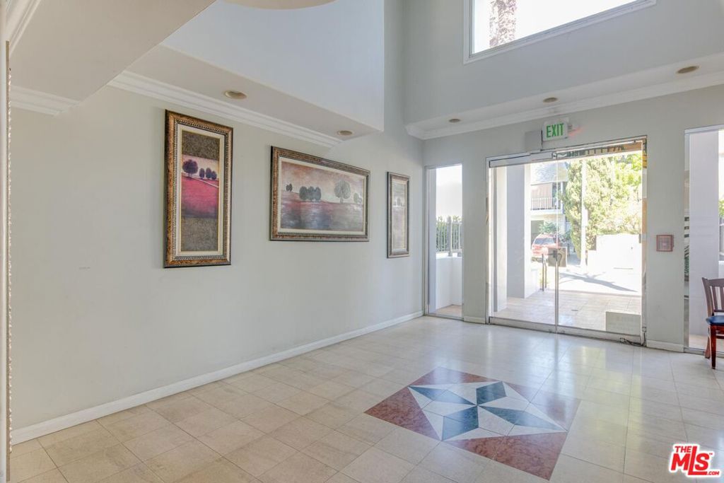 739 Lorraine Boulevard 402 Property Photo 4
