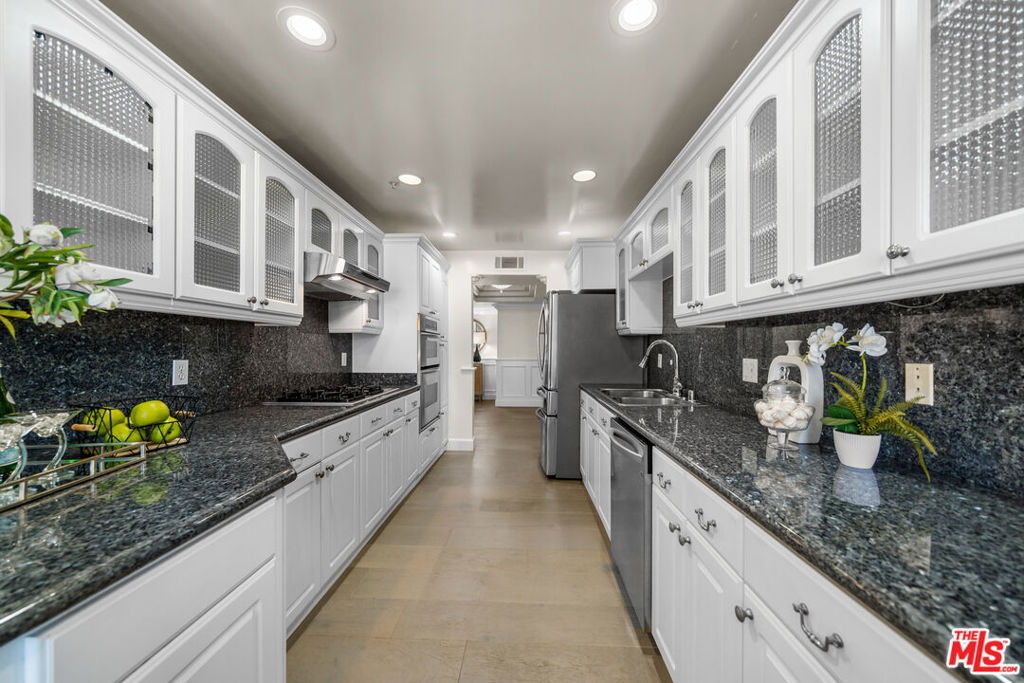 739 Lorraine Boulevard 402 Property Photo 17