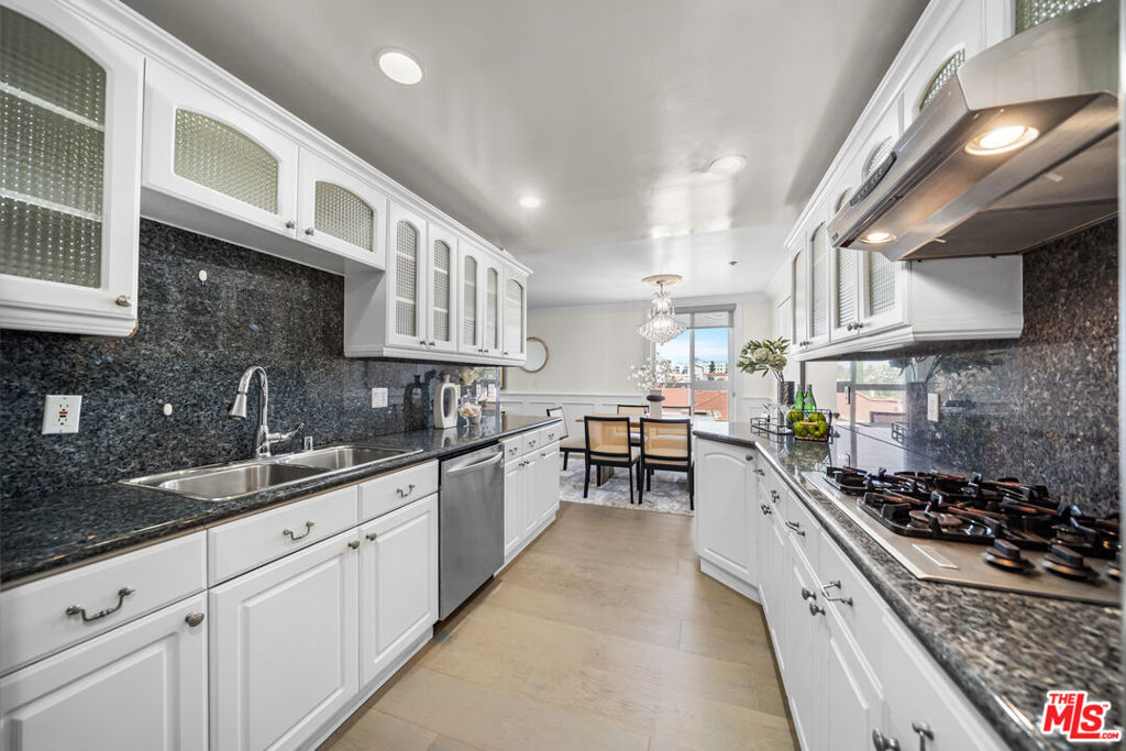 739 Lorraine Boulevard 402 Property Photo 18