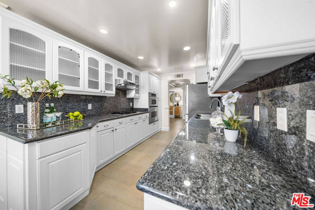 739 Lorraine Boulevard 402 Property Photo 19