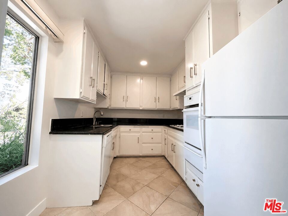 439 S Oakhurst Drive Property Photo 12