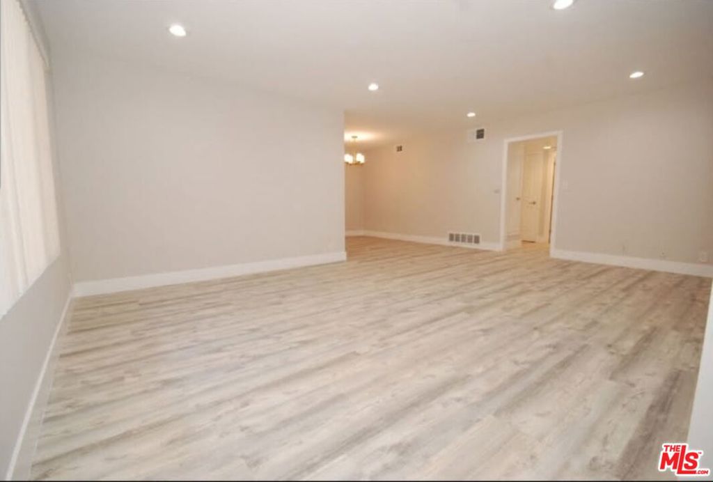 439 S Oakhurst Drive Property Photo 18