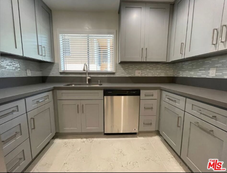 439 S Oakhurst Drive Property Photo 20