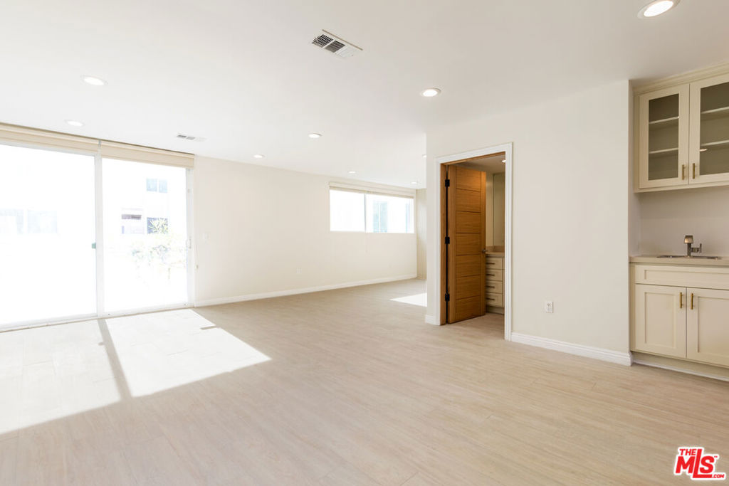 717 S Westgate Avenue Property Photo 6
