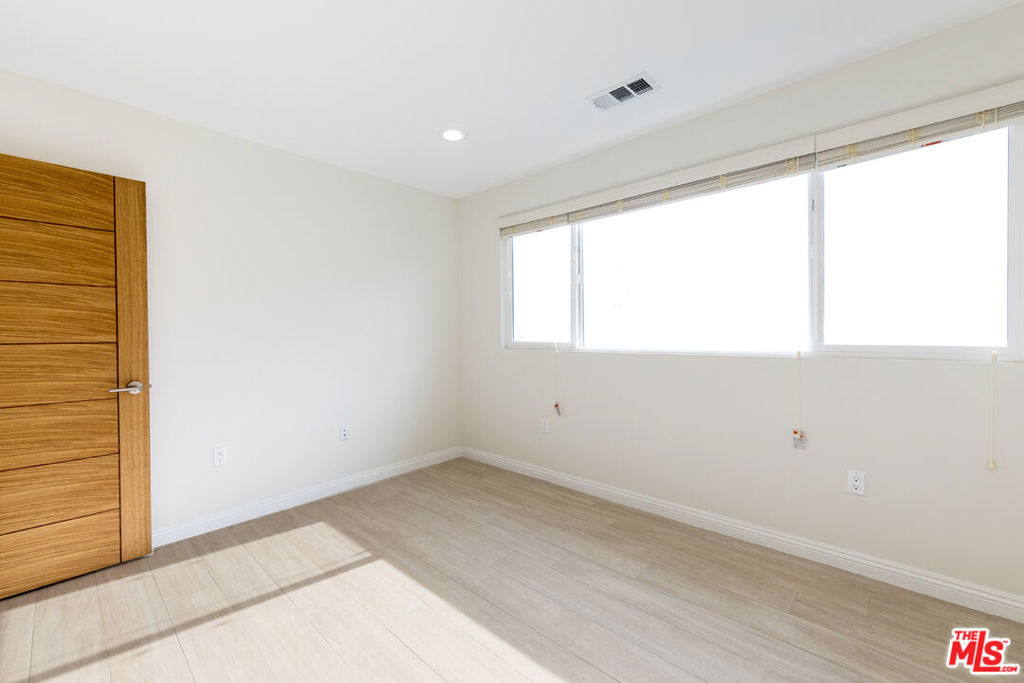 717 S Westgate Avenue Property Photo 13