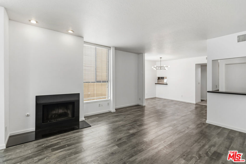 500 S BARRINGTON Avenue 2 Property Photo 1