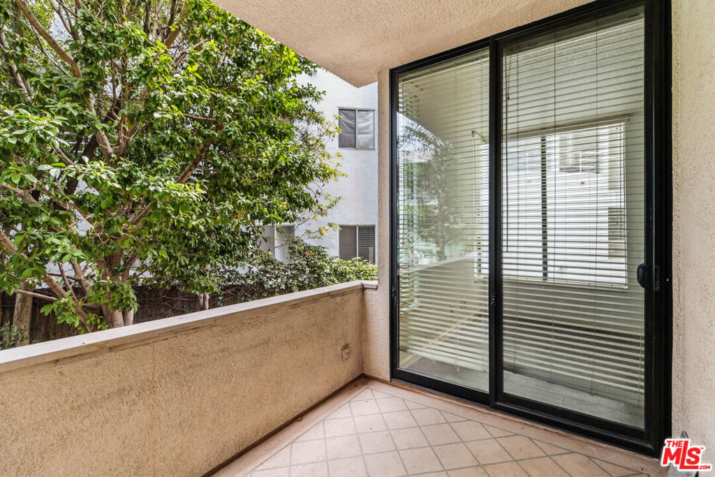 500 S Barrington Avenue 2 Property Photo 10