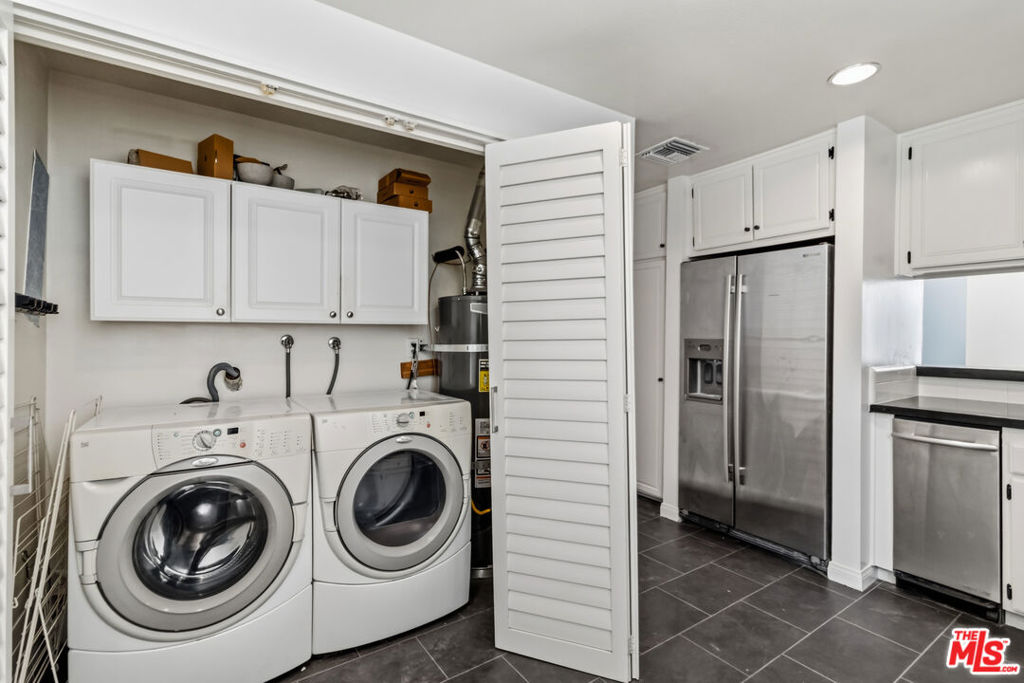 500 S Barrington Avenue 2 Property Photo 13