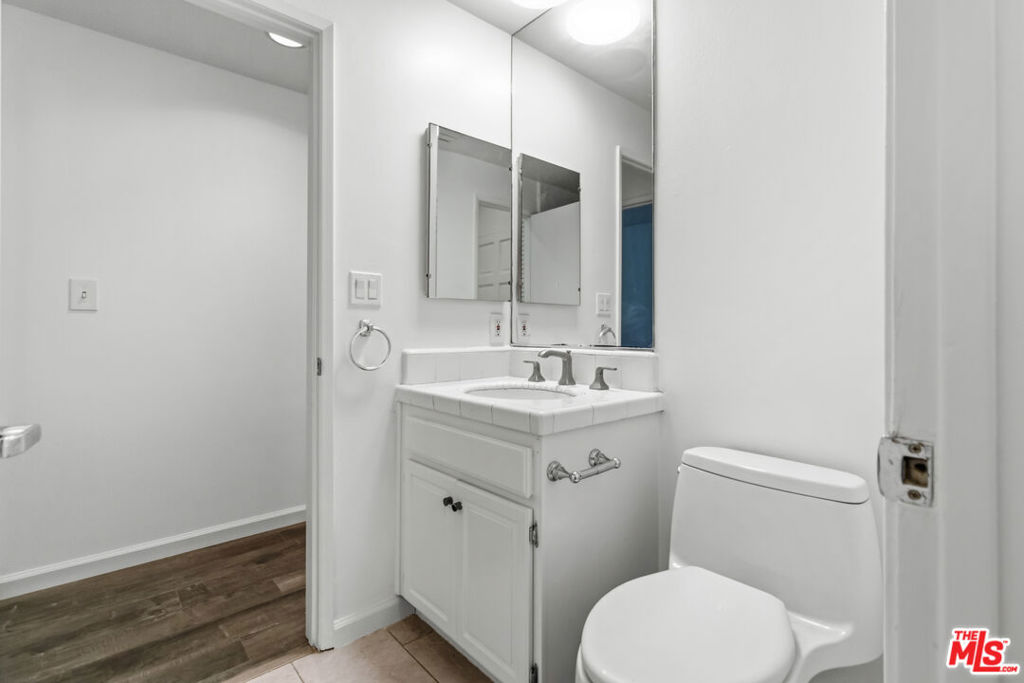 500 S Barrington Avenue 2 Property Photo 14