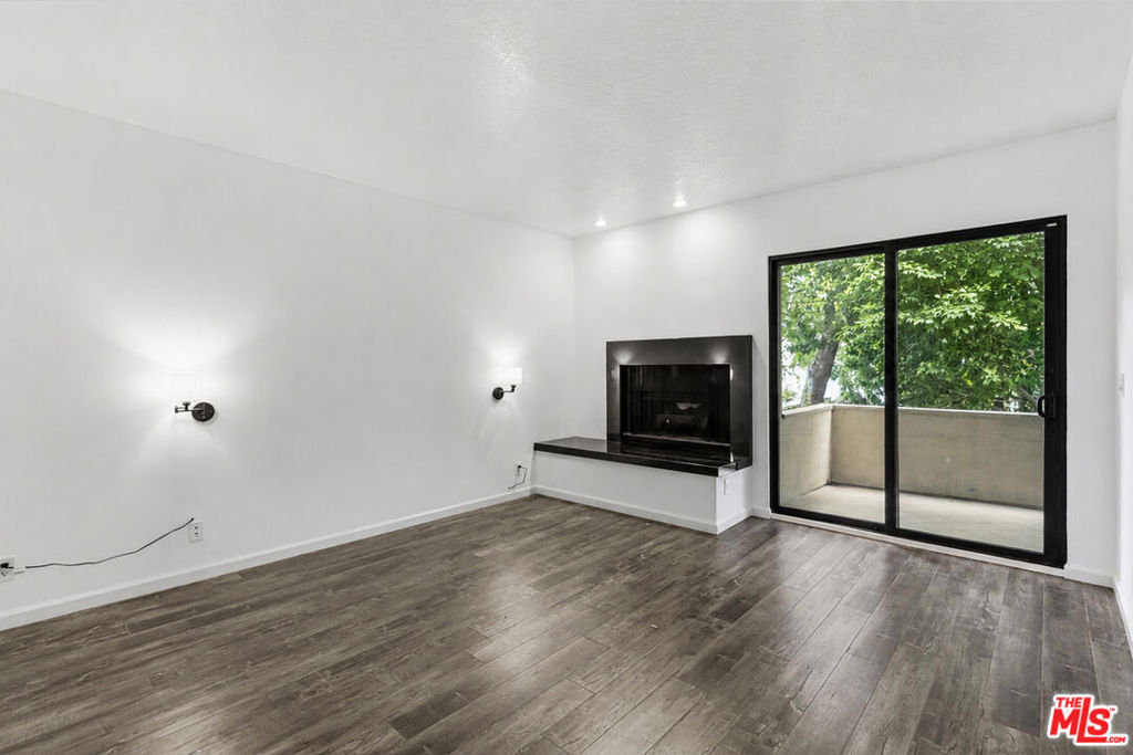 500 S Barrington Avenue 2 Property Photo 15