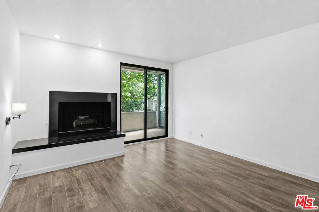500 S Barrington Avenue 2 Property Photo 16