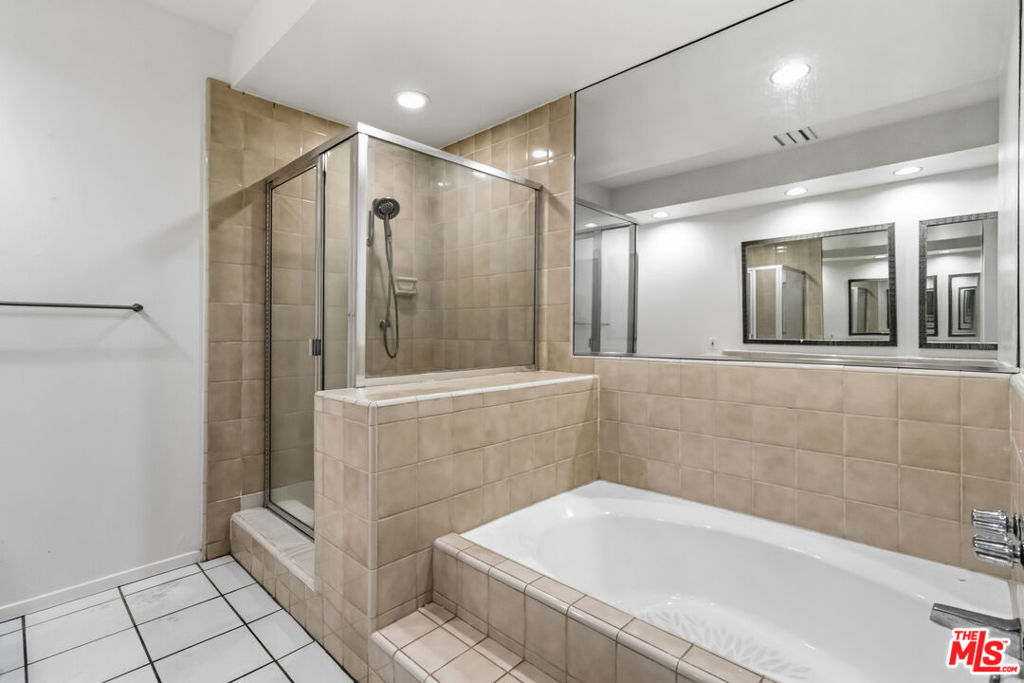 500 S Barrington Avenue 2 Property Photo 19