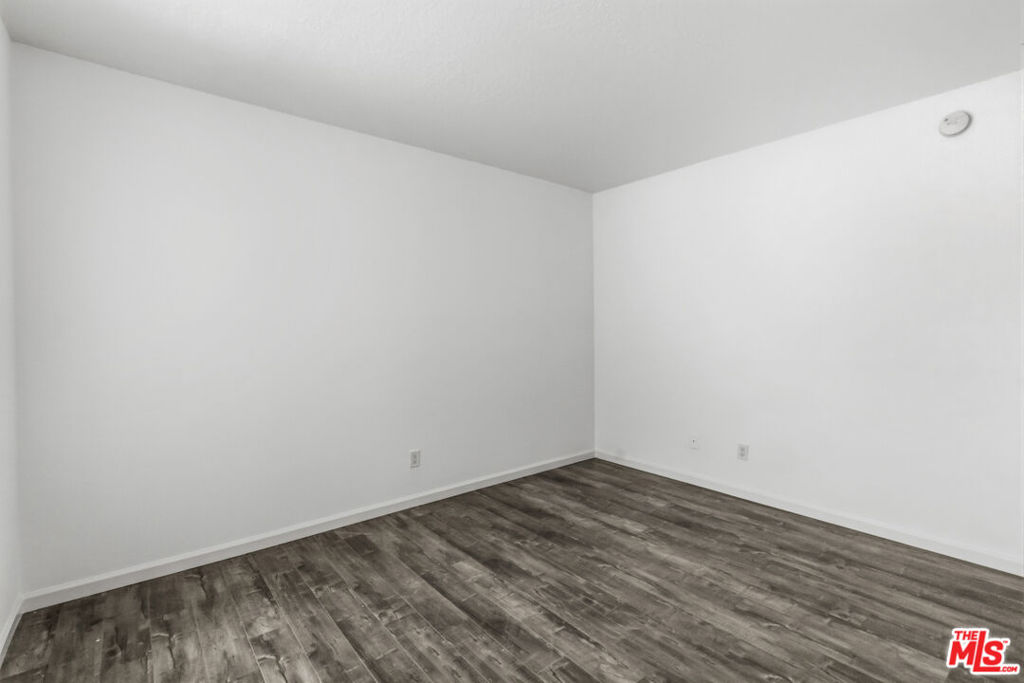 500 S Barrington Avenue 2 Property Photo 23