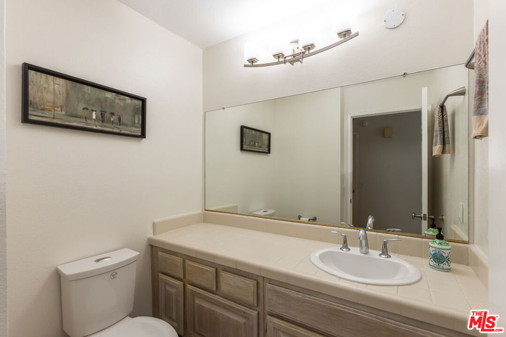 20950 Oxnard Street 10 Property Photo 13