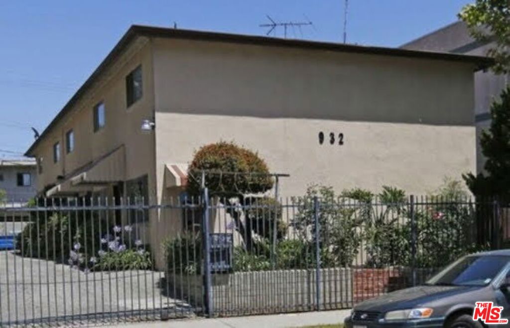 932 S Gramercy Place Property Photo 1