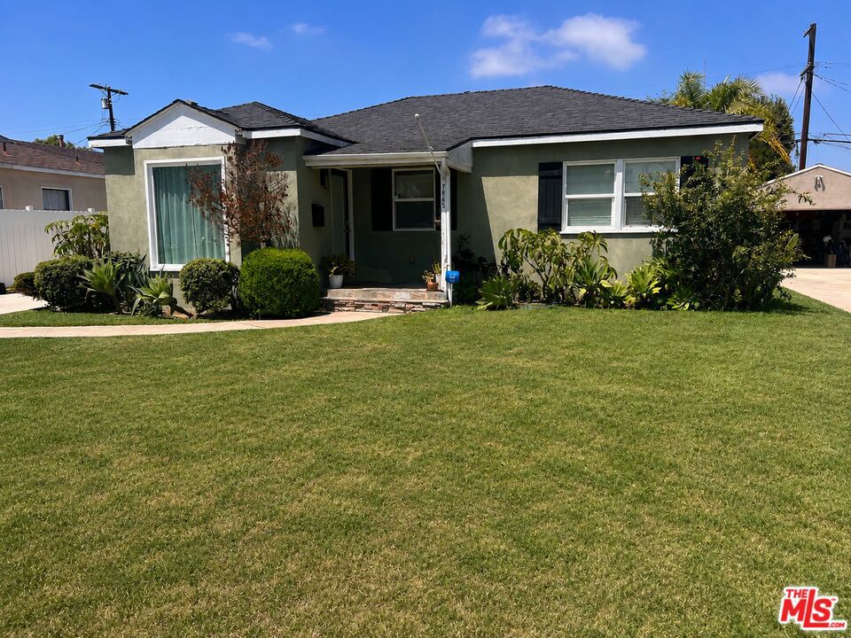 7865 Bleriot Avenue Property Photo 1
