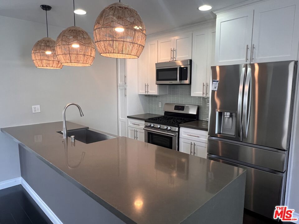 7865 Bleriot Avenue Property Photo 4