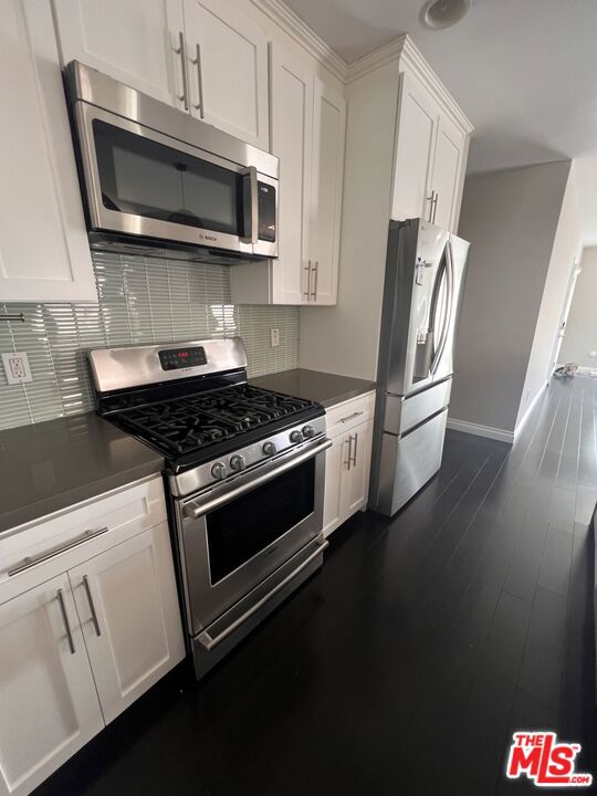 7865 Bleriot Avenue Property Photo 6