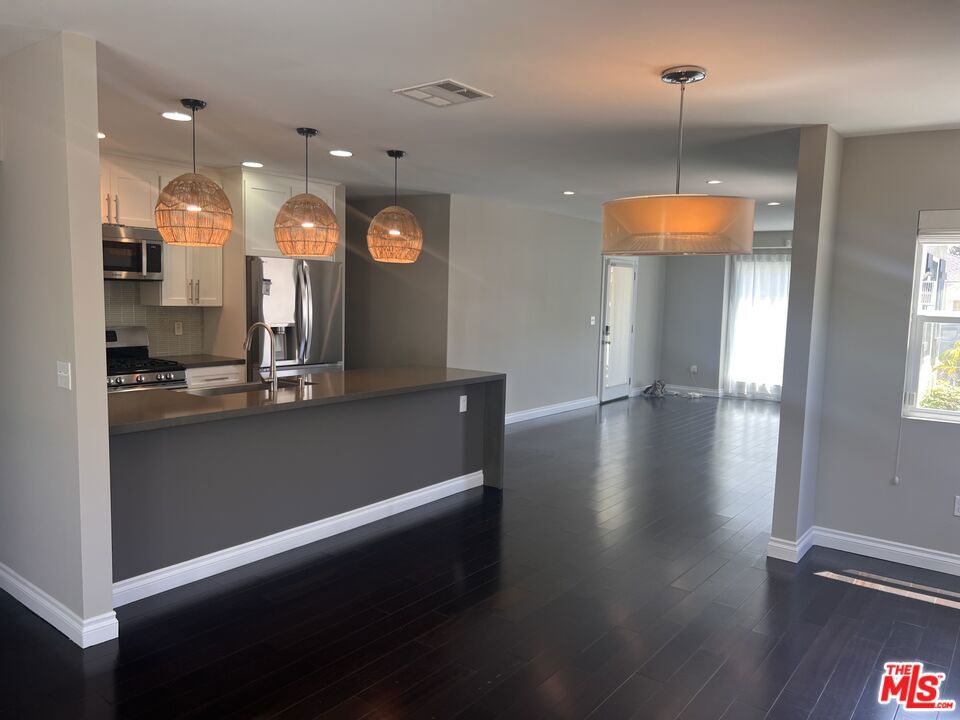 7865 Bleriot Avenue Property Photo 7
