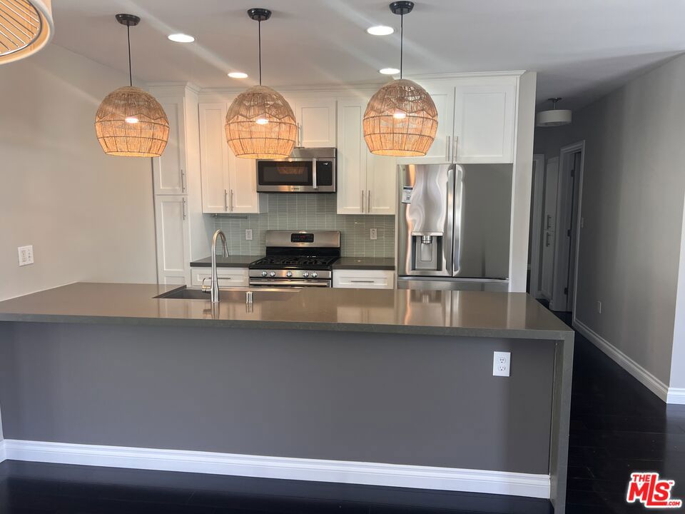 7865 Bleriot Avenue Property Photo 8