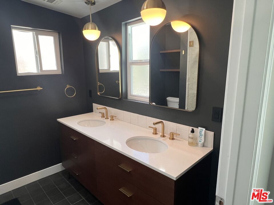 7865 Bleriot Avenue Property Photo 17