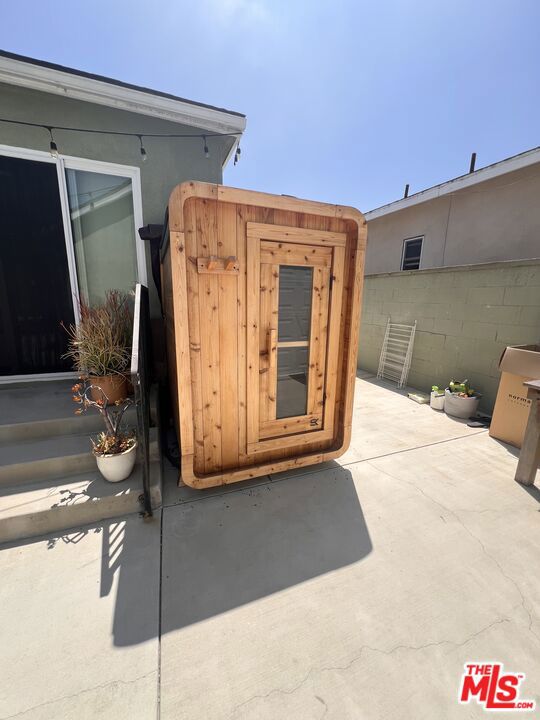 7865 Bleriot Avenue Property Photo 27