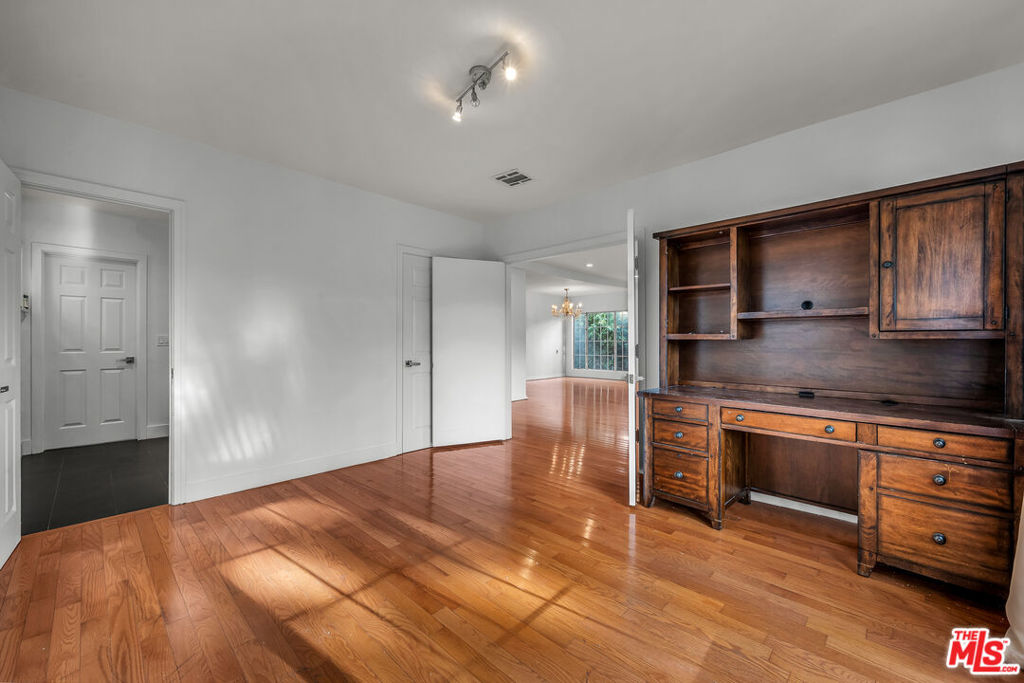 922 S Bundy Drive Property Photo 13