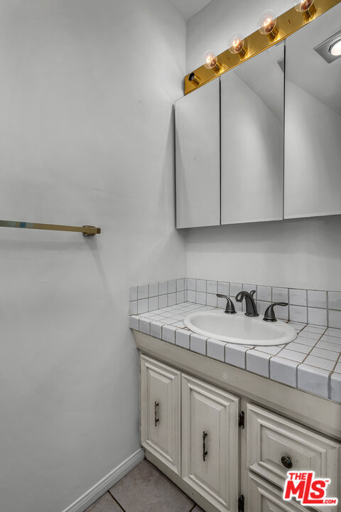 922 S Bundy Drive Property Photo 18