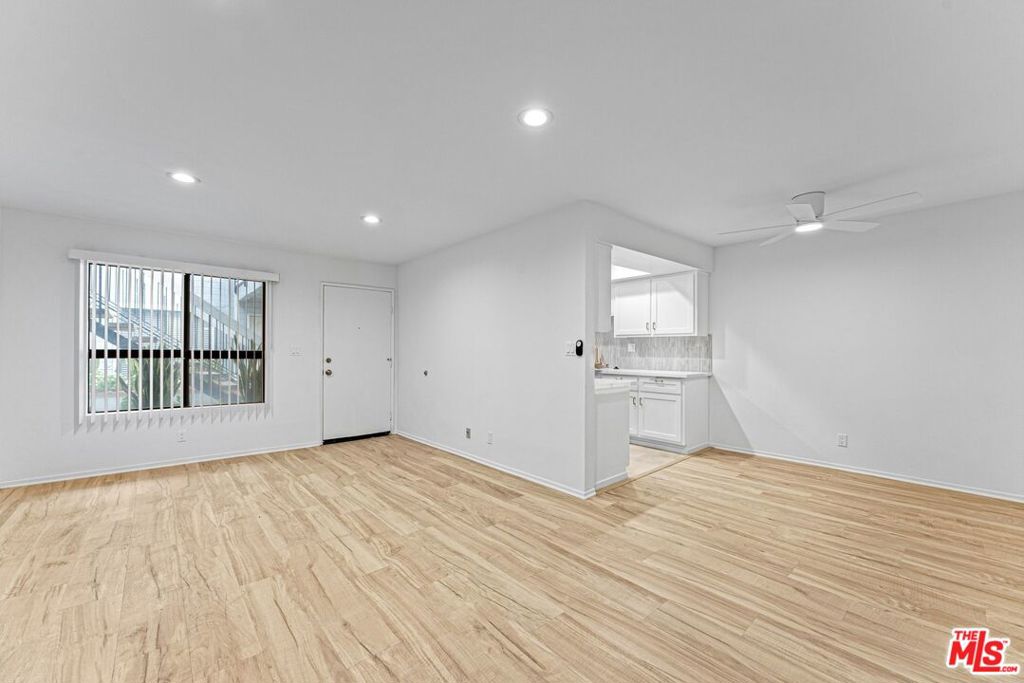 1819 W Alameda Avenue Property Photo 12
