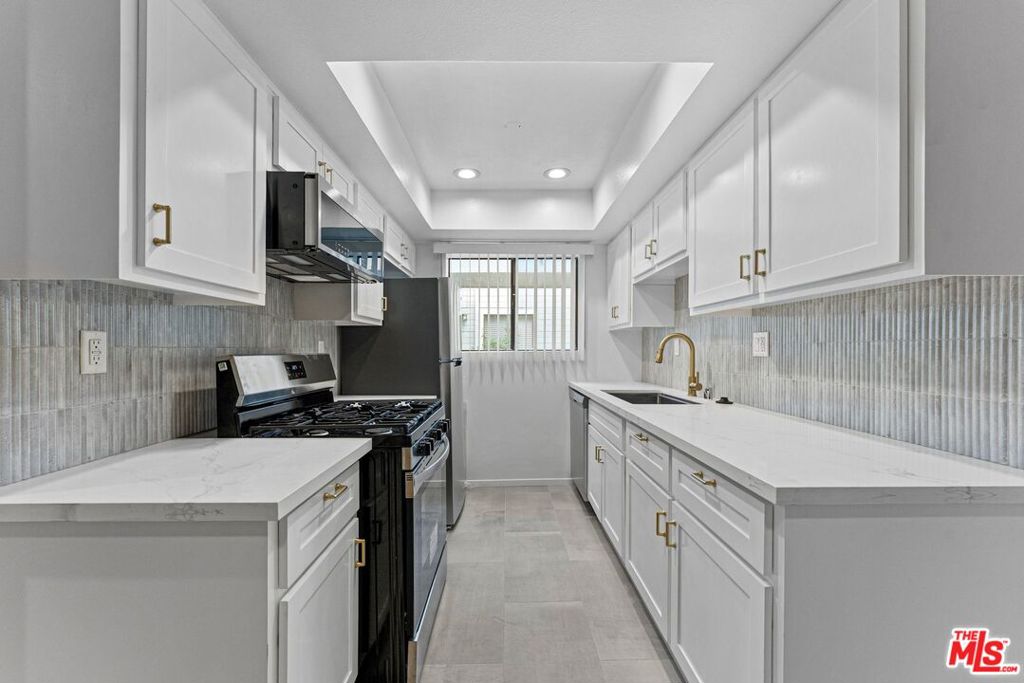 1819 W Alameda Avenue Property Photo 14