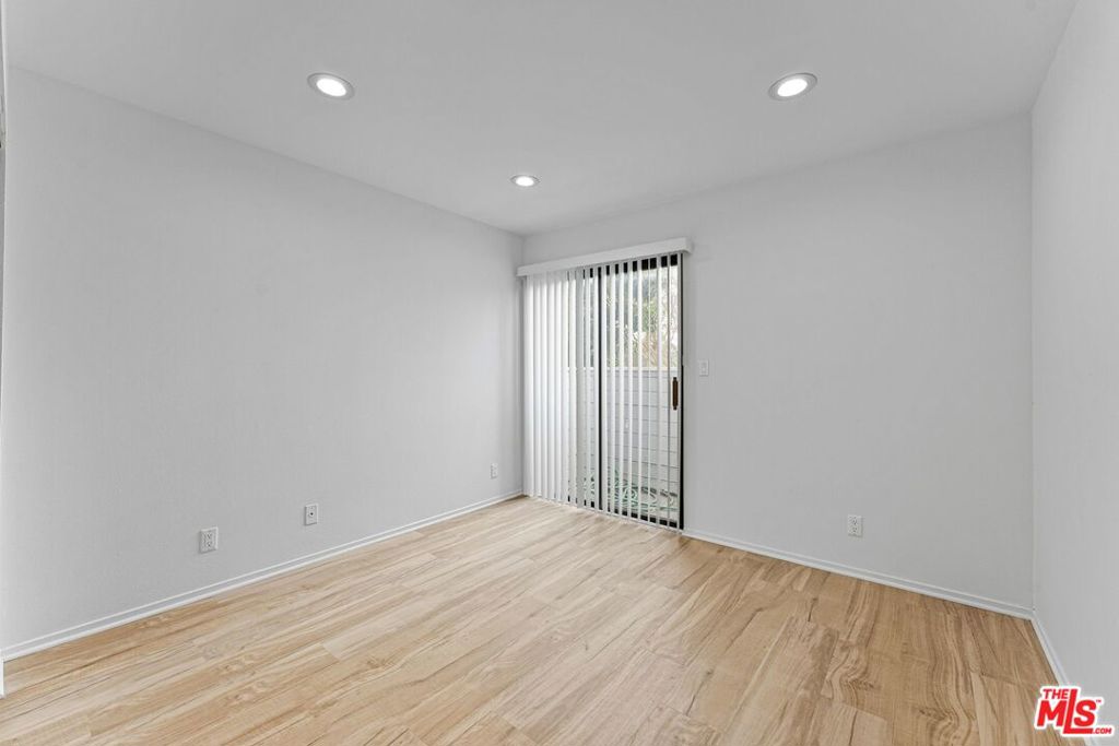 1819 W Alameda Avenue Property Photo 15