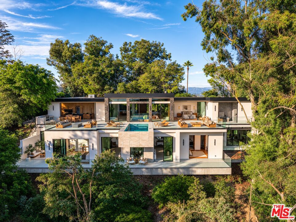 12752 Mulholland Drive Property Photo 1