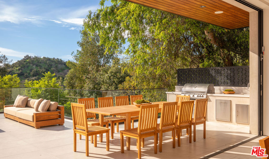 12752 Mulholland Drive Property Photo 16
