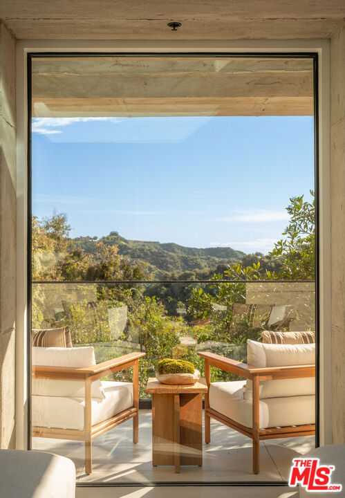 12752 Mulholland Drive Property Photo 32