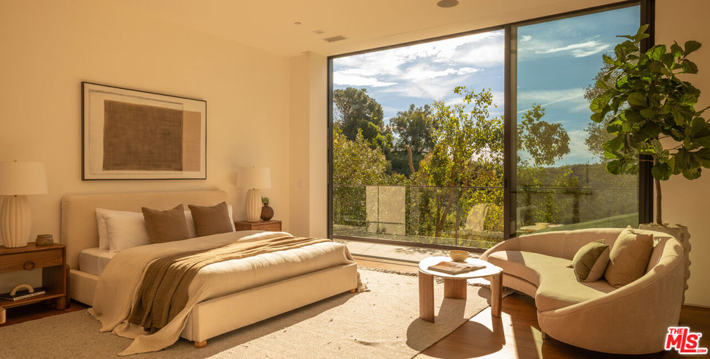 12752 Mulholland Drive Property Photo 36
