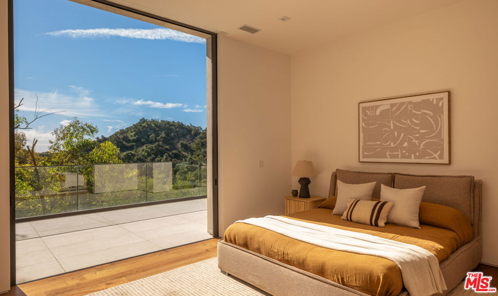 12752 Mulholland Drive Property Photo 42