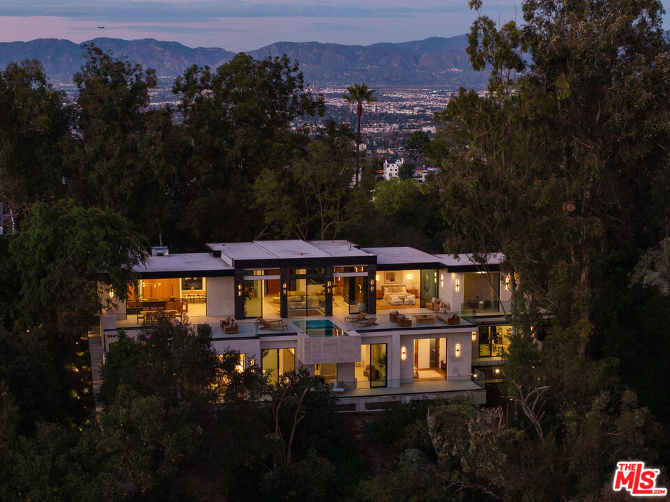 12752 Mulholland Drive Property Photo 61