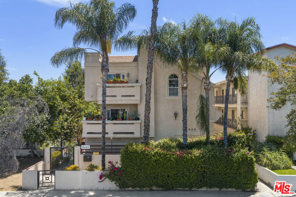 6440 Balboa Boulevard Property Photo 1