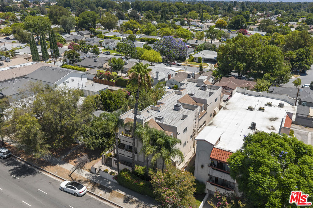 6440 Balboa Boulevard Property Photo 2