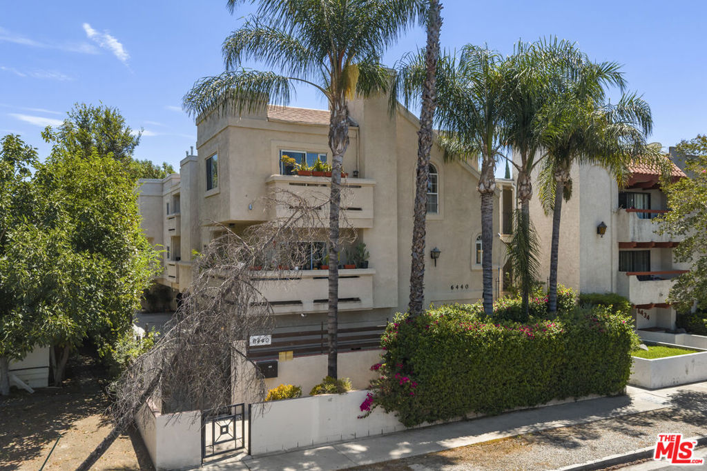 6440 Balboa Boulevard Property Photo 7