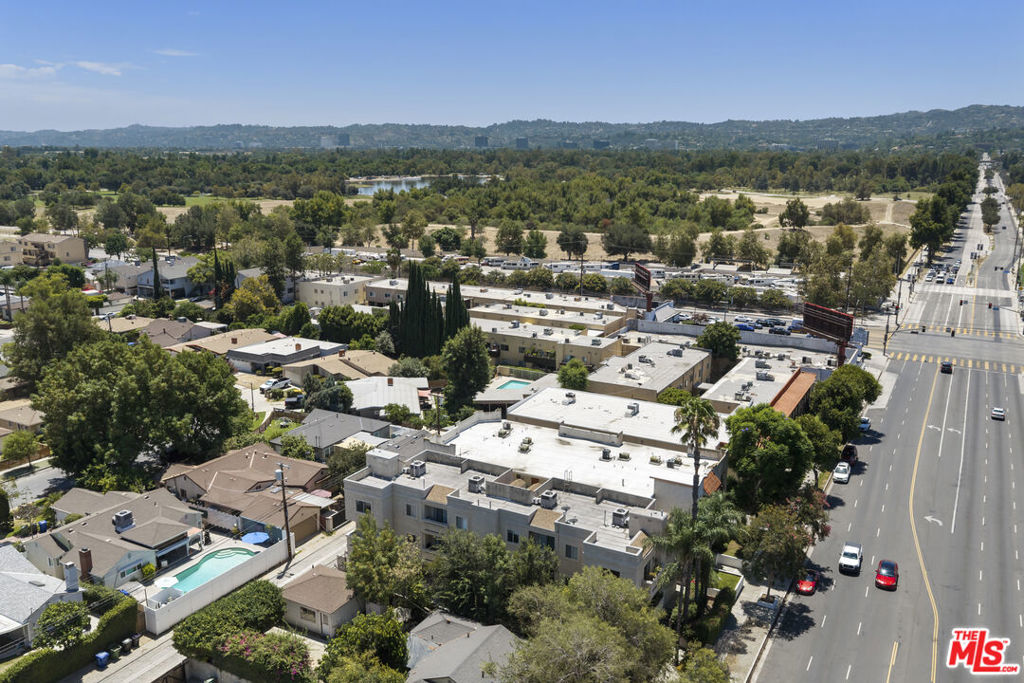6440 Balboa Boulevard Property Photo 10