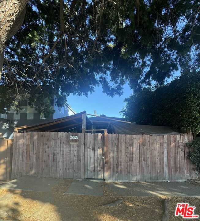 11416 Venice Boulevard Property Photo 1