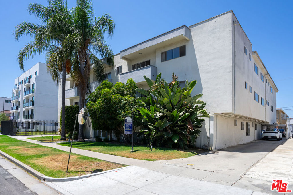 1041 S Corning Street Property Photo 6