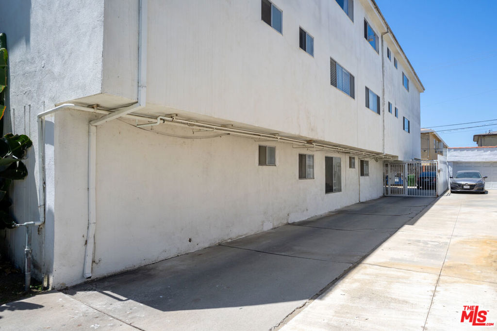 1041 S Corning Street Property Photo 8