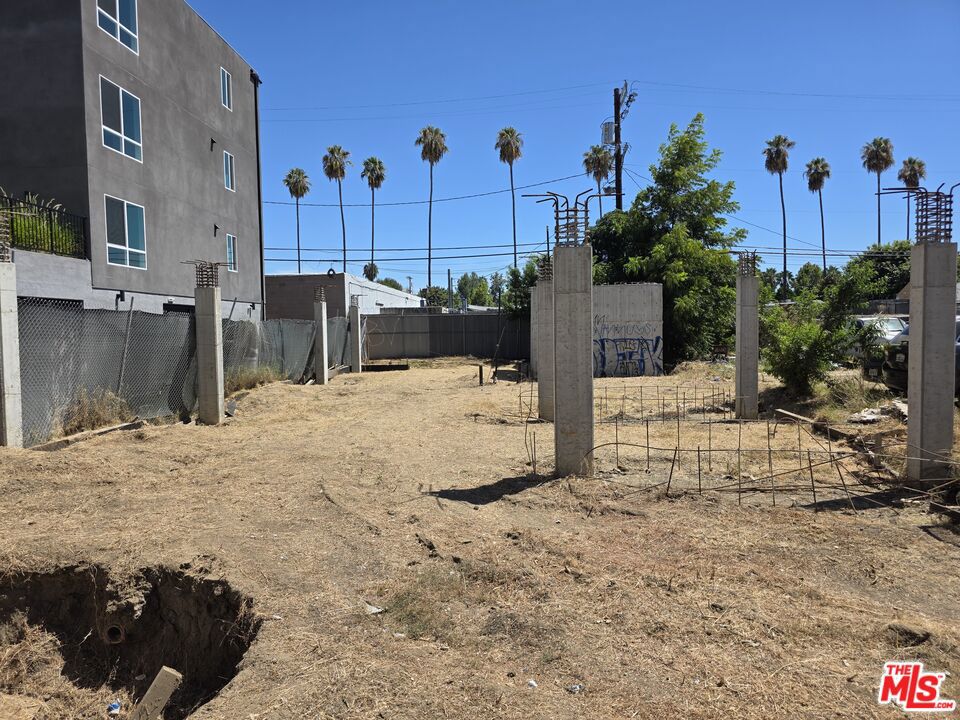 14822 Delano Street Property Photo 3